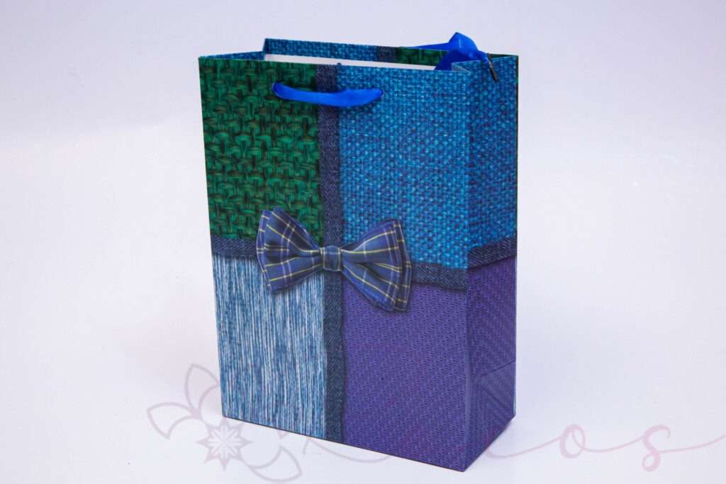 Punga cadou latime 30cm, lungime 40cm, culoare albastru model impletit cu fundita