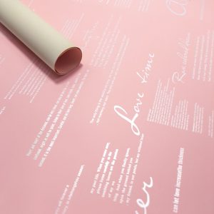 Coli celofan cu două fețe model ziar, culoare roz deschis cu crem - ROC A288